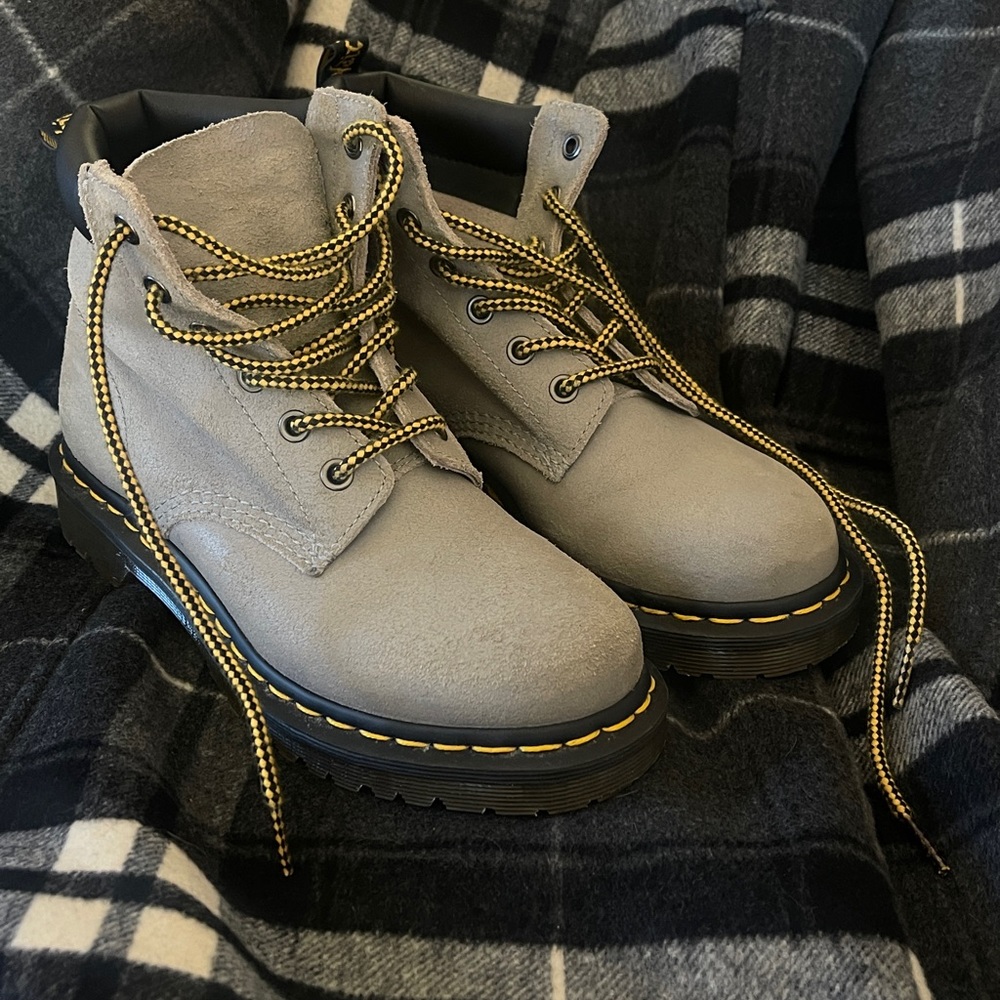 Dr Martens Womens light grey suede combat boots size 6